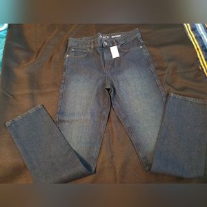 Place skinny girls jeans